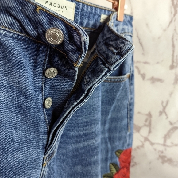 Pacsun Mom Jean Size 26 High Rise Rose Floral Embroider Distress Denim Button - Picture 12 of 12